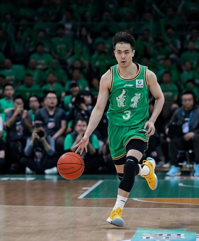 江苏男篮客场胜出，晋级战局