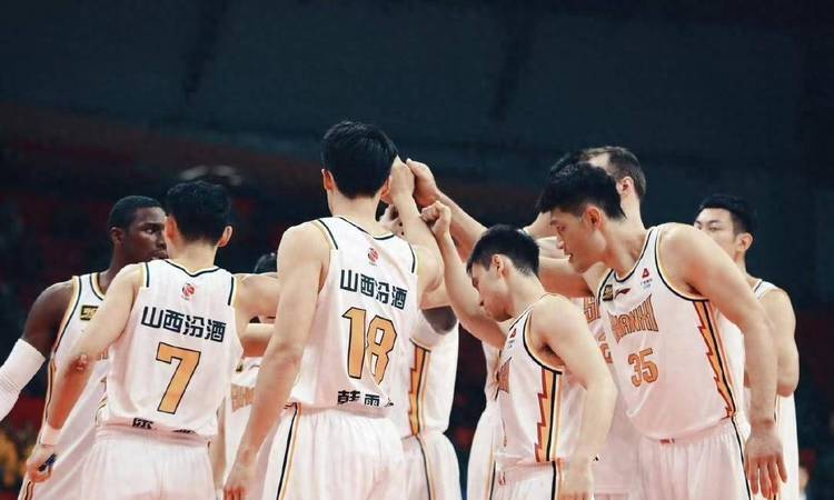 对手实力强大,球队需防守为主 对手实力强大,球队需防守为主