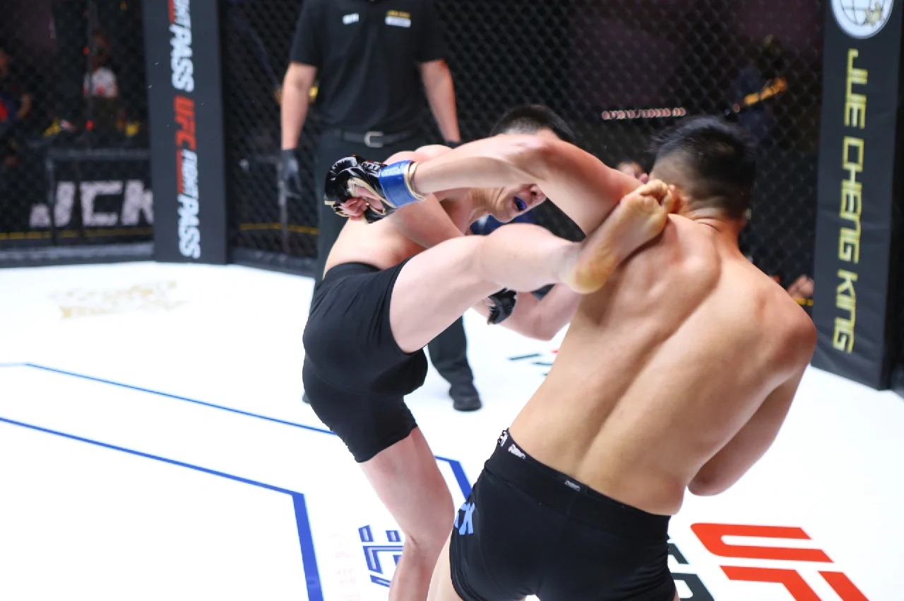 甘冈迎战梅斯，实力对比劲爆比赛