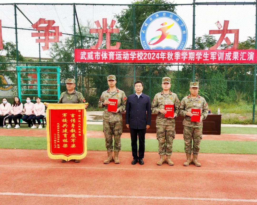 印度拳击手不屈不挠，勇夺金牌