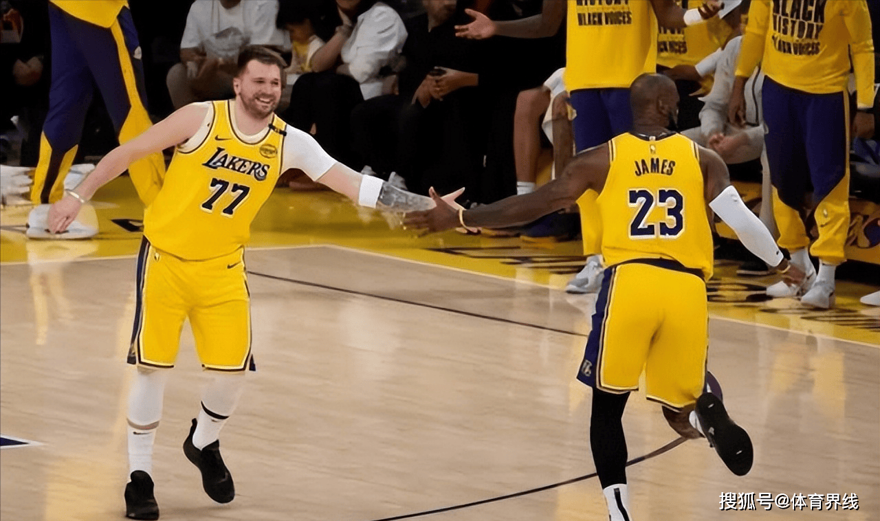 利记官方网站-湖人阵容整队秀，助力球队备战提升实力