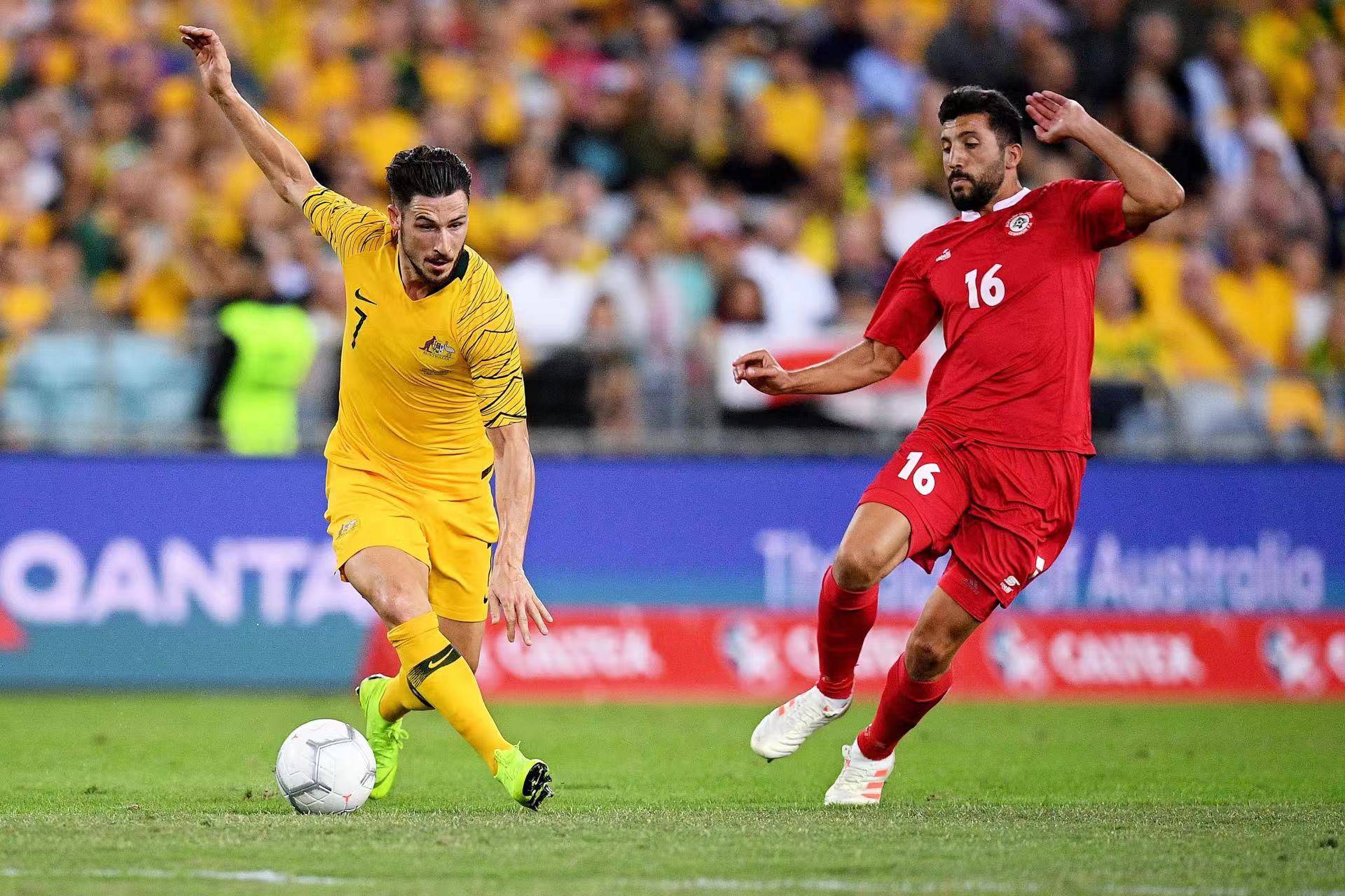 澳大利亚球队取得胜利跻身16强