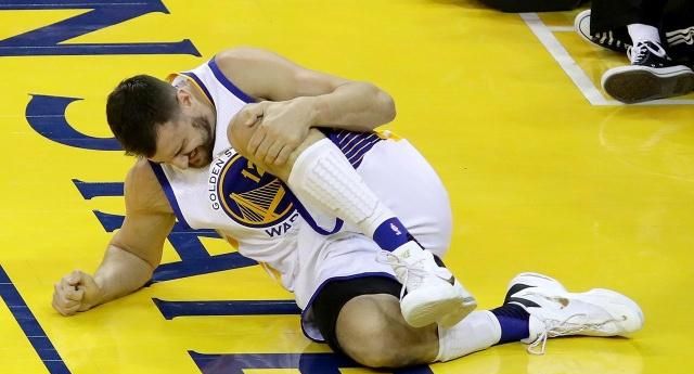 利记官方网站-临危投勇队员出击，壕赌作战关键时刻，敌方晕乎乎