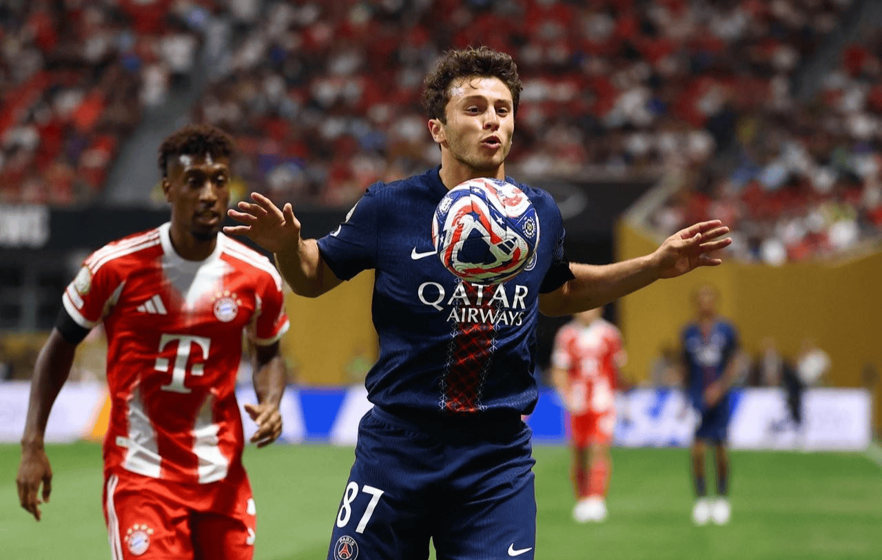 巴黎圣日耳曼轰炸拜仁，欧冠舞台破晓