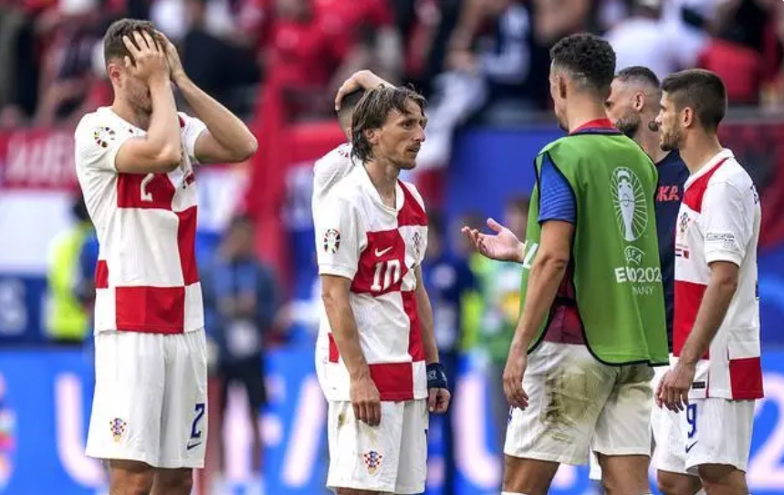 利记-克罗地亚球员狂欢，晋级欧洲杯八强