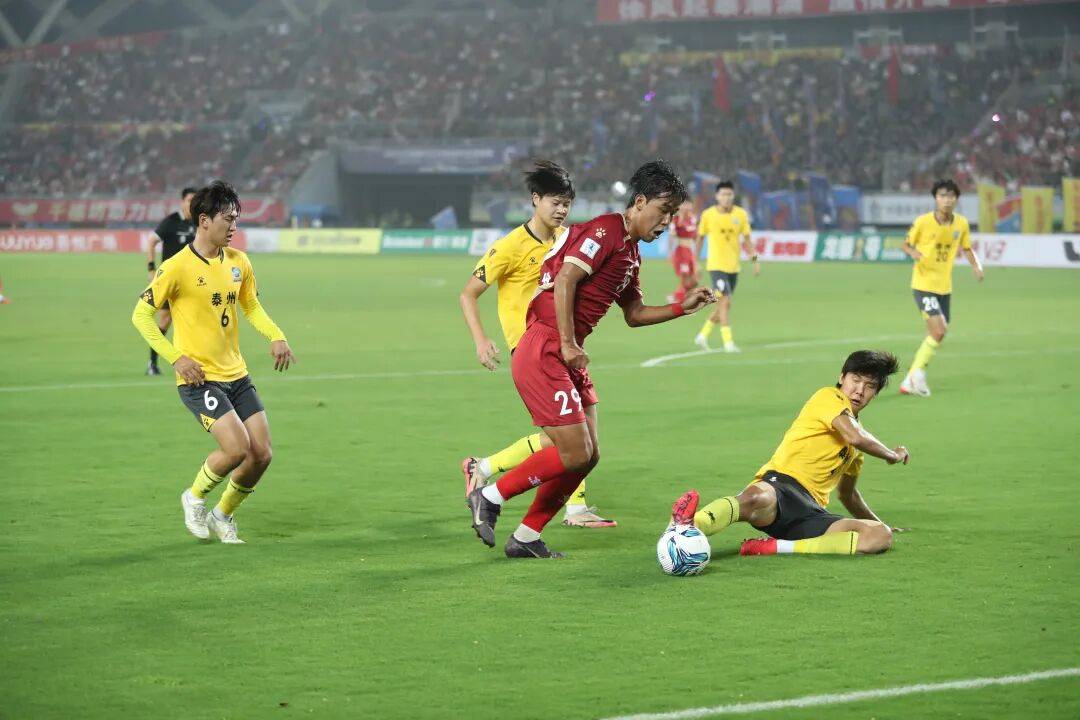 利记官网-精彩瞬间！球队实力相似，角逐激动人心